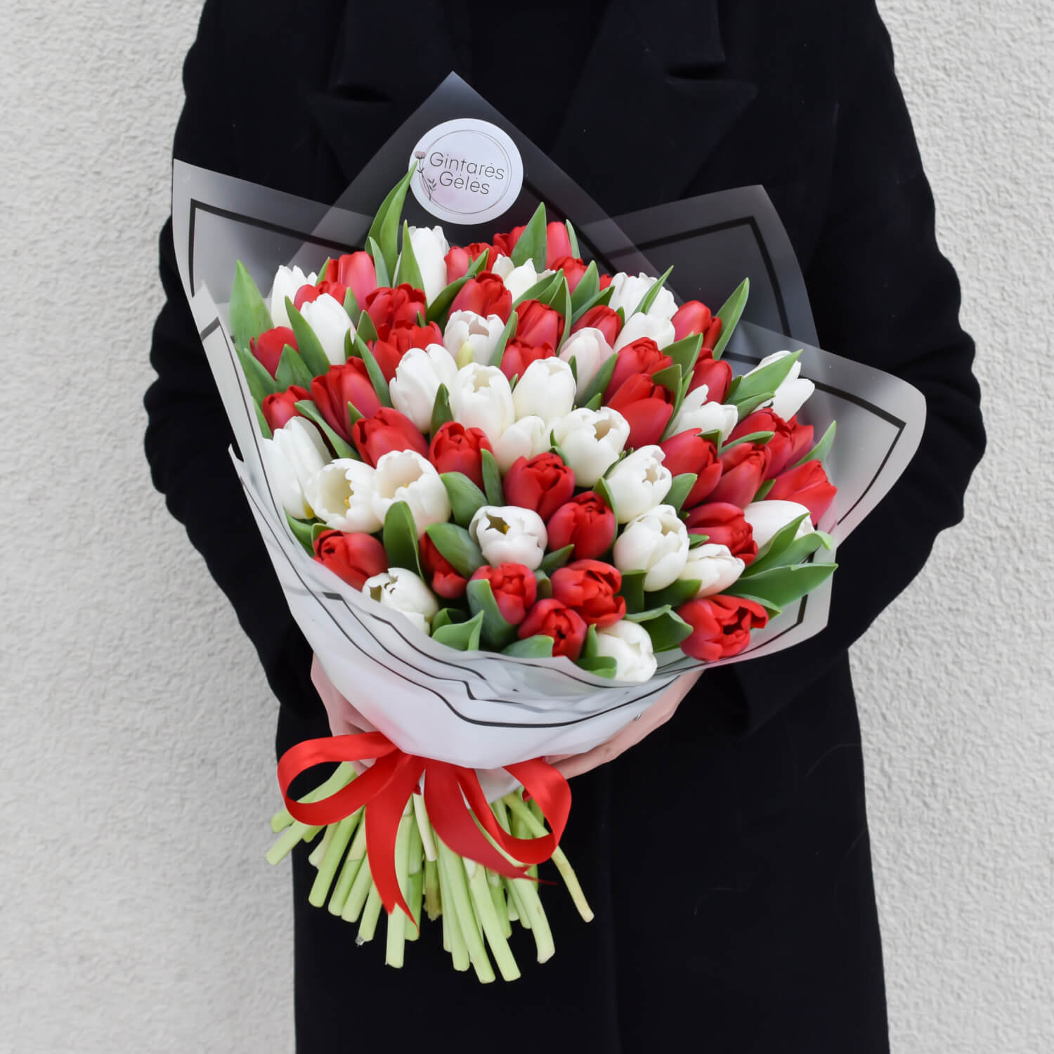 red and white tulip bouquet